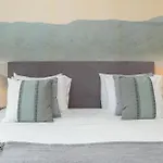 Villa Elysium - Designer With Ocean View, Heated Pool, Jacuzzi & Sauna