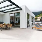 Villa Elysium - Designer With Ocean View, Heated Pool, Jacuzzi & Sauna São Vicente