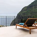 Elysium - Designer With Ocean View, Heated Pool, Jacuzzi & Sauna