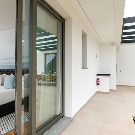 Elysium - Designer With Ocean View, Heated Pool, Jacuzzi & Sauna Villa