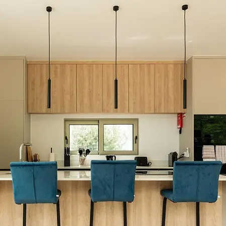 Elysium - Designer With Ocean View, Heated Pool, Jacuzzi & Sauna *