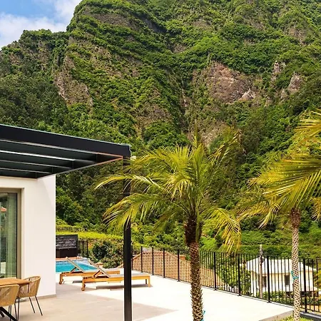 Elysium - Designer With Ocean View, Heated Pool, Jacuzzi & Sauna *