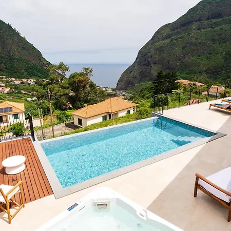 Elysium - Designer With Ocean View, Heated Pool, Jacuzzi & Sauna 别墅