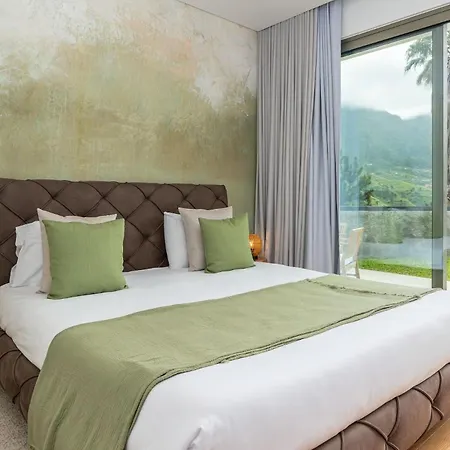 Elysium - Designer With Ocean View, Heated Pool, Jacuzzi & Sauna