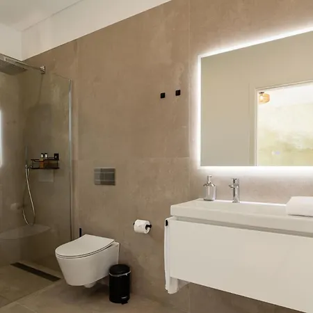 Elysium - Designer With Ocean View, Heated Pool, Jacuzzi & Sauna