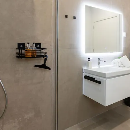 Elysium - Designer With Ocean View, Heated Pool, Jacuzzi & Sauna *