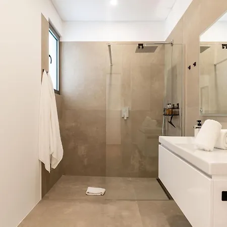 Elysium - Designer With Ocean View, Heated Pool, Jacuzzi & Sauna *