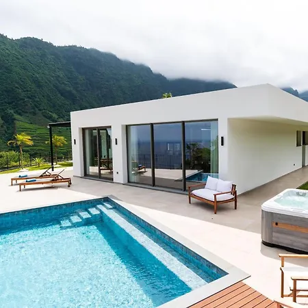 Elysium - Designer With Ocean View, Heated Pool, Jacuzzi & Sauna Villa *
