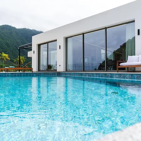 Elysium - Designer With Ocean View, Heated Pool, Jacuzzi & Sauna فيلة