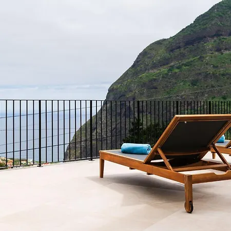 Elysium - Designer With Ocean View, Heated Pool, Jacuzzi & Sauna