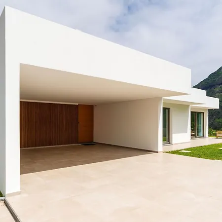 Elysium - Designer With Ocean View, Heated Pool, Jacuzzi & Sauna *