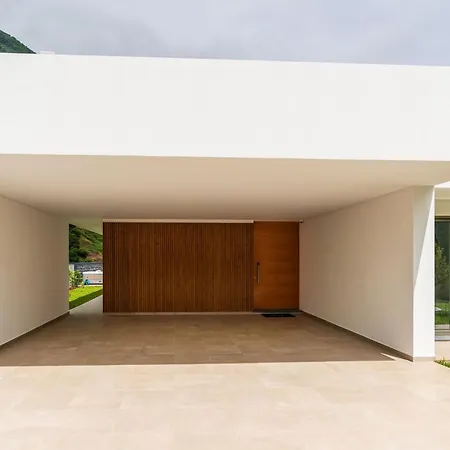 Elysium - Designer With Ocean View, Heated Pool, Jacuzzi & Sauna