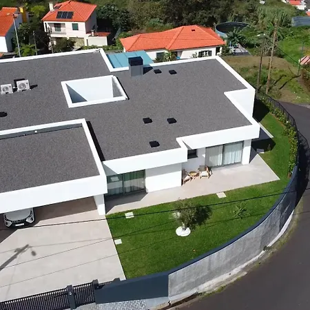 Elysium - Designer With Ocean View, Heated Pool, Jacuzzi & Sauna *