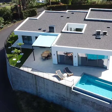 Elysium - Designer With Ocean View, Heated Pool, Jacuzzi & Sauna *