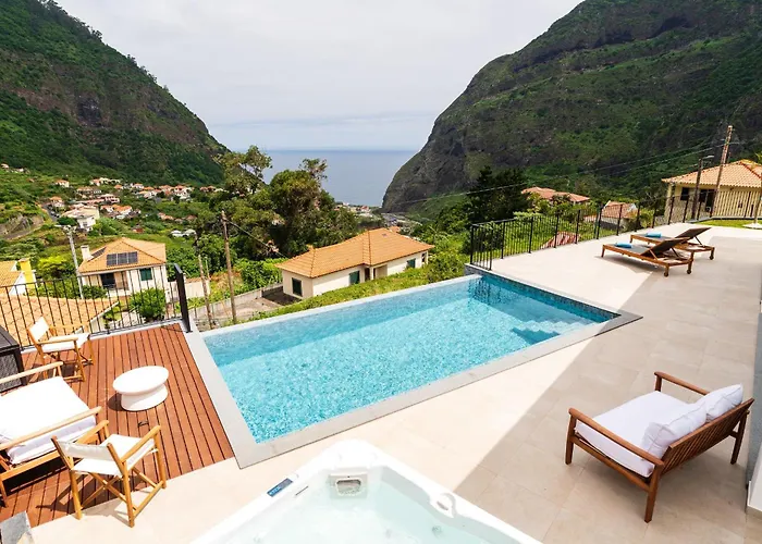 Elysium - Designer With Ocean View, Heated Pool, Jacuzzi & Sauna Вилла