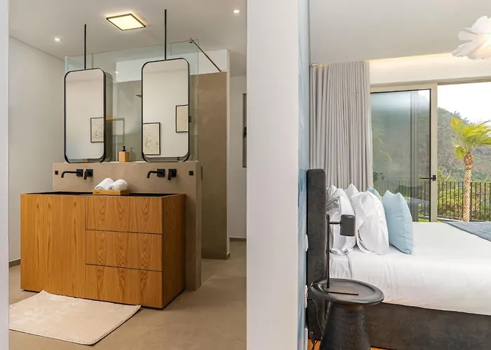 Вилла Elysium - Designer With Ocean View, Heated Pool, Jacuzzi & Sauna