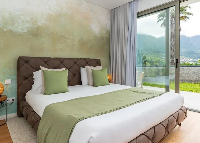 Elysium - Designer With Ocean View, Heated Pool, Jacuzzi & Sauna