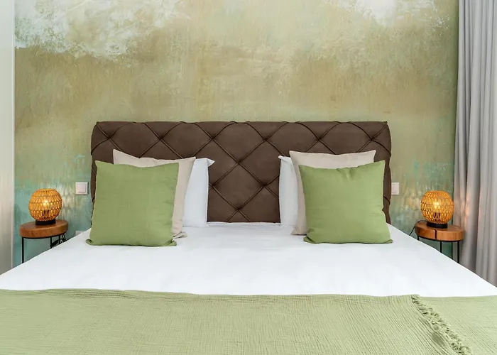 Elysium - Designer With Ocean View, Heated Pool, Jacuzzi & Sauna *