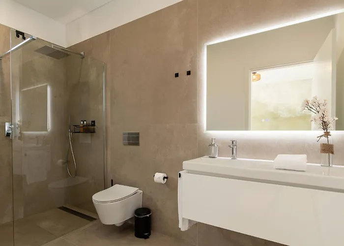 Elysium - Designer With Ocean View, Heated Pool, Jacuzzi & Sauna