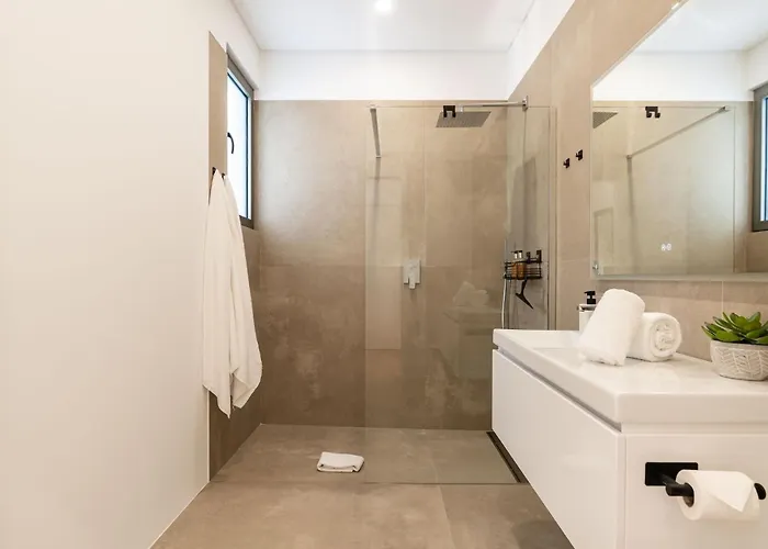 Elysium - Designer With Ocean View, Heated Pool, Jacuzzi & Sauna *