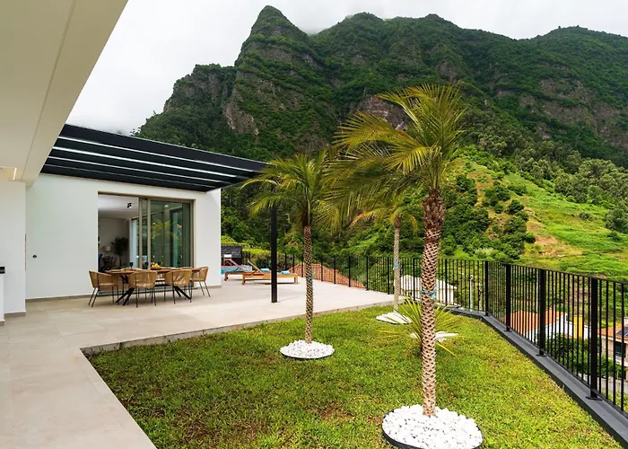 Вилла Elysium - Designer With Ocean View, Heated Pool, Jacuzzi & Sauna *