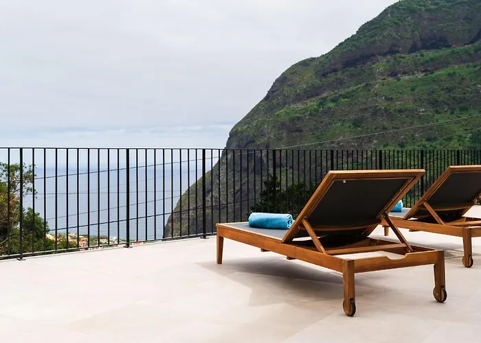 Elysium - Designer With Ocean View, Heated Pool, Jacuzzi & Sauna