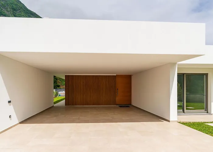 Elysium - Designer With Ocean View, Heated Pool, Jacuzzi & Sauna