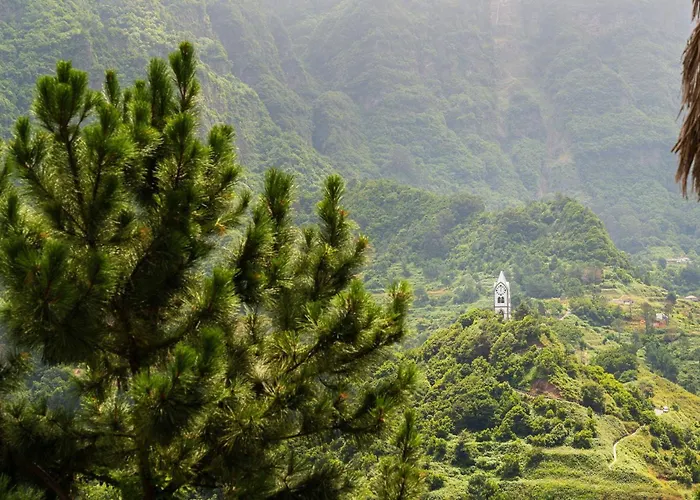 Elysium - Designer With Ocean View, Heated Pool, Jacuzzi & Sauna