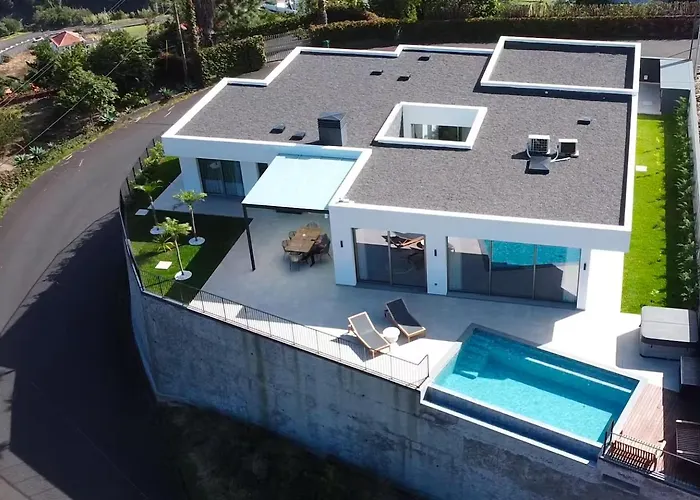 Elysium - Designer With Ocean View, Heated Pool, Jacuzzi & Sauna *